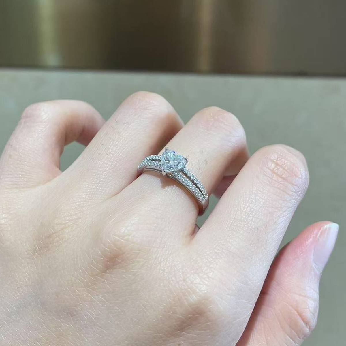 心形女戒S925银镀白金定制选款主石莫桑钻0.8ct/副石高碳钻